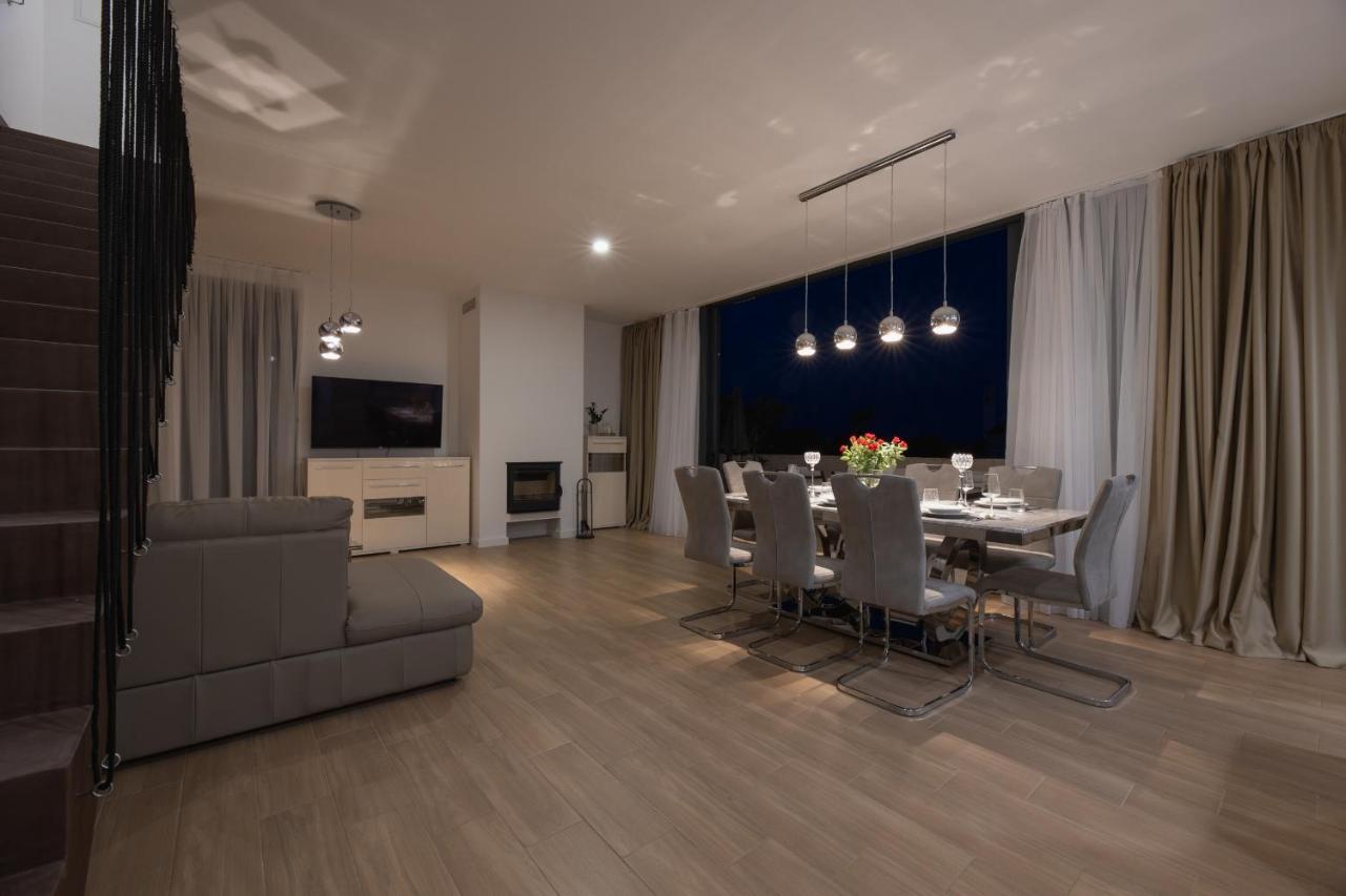 Luxury Bueno Villa